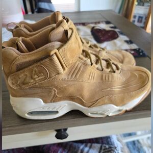 NIKE Ken Griffey JR. 24 Detail, Wheat Color